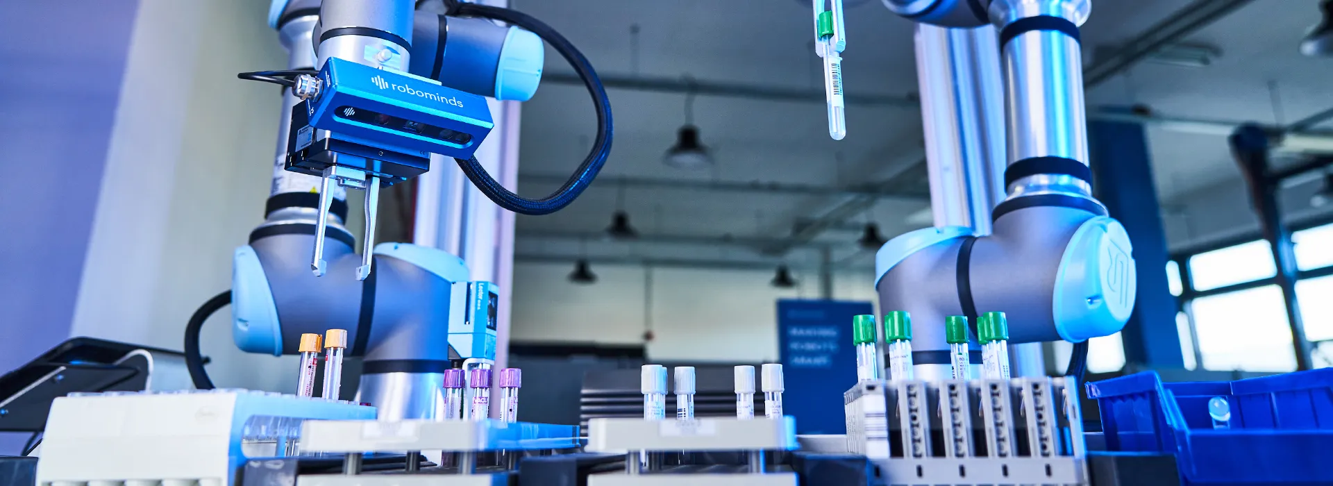 Robotic laboratory automation handling sample tubes